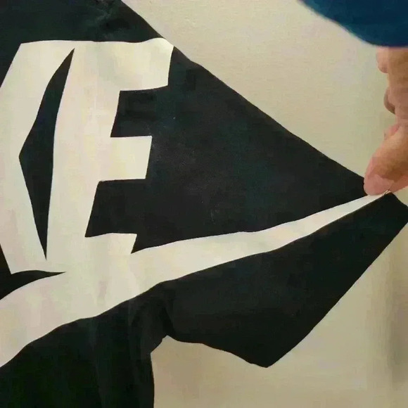 LIKE NEW MEN'S NIKE BIG LOGO SPORTSWEAR SS WINDRUNNER TEE SZ M BLACK COLOR - Picture 7 of 7